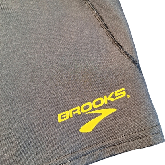 Brooks athletic shorts - Picture 4 of 9